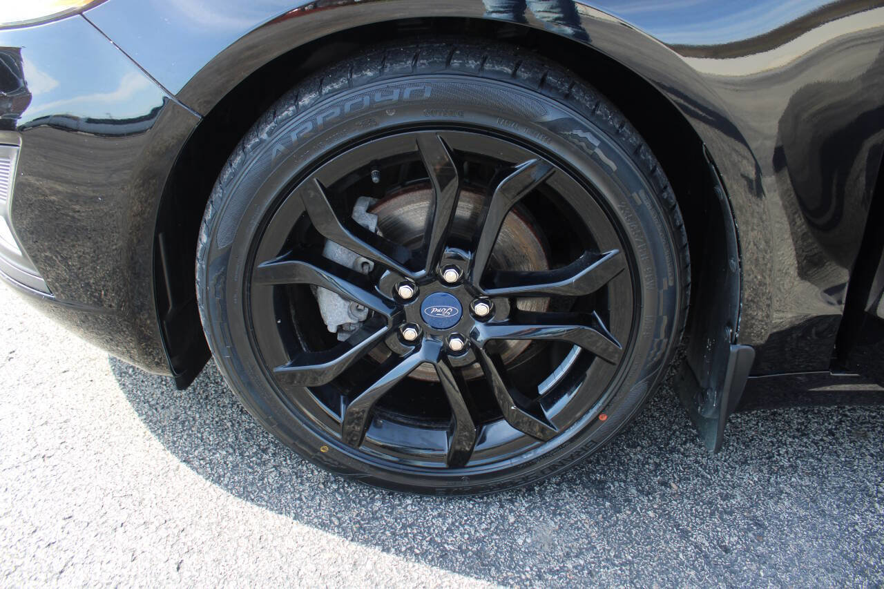 Used 2020 Ford Fusion SE w/ Equipment Group 151A image 12