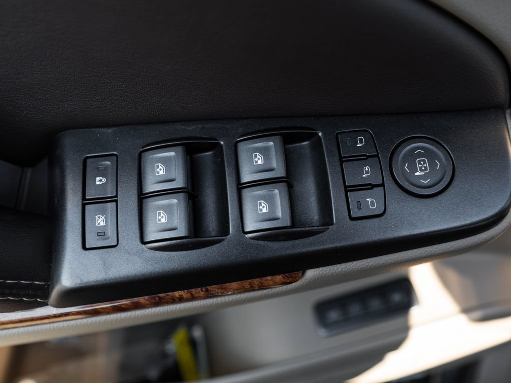 Used 2020 Chevrolet Tahoe Premier AWD/4WD image 26