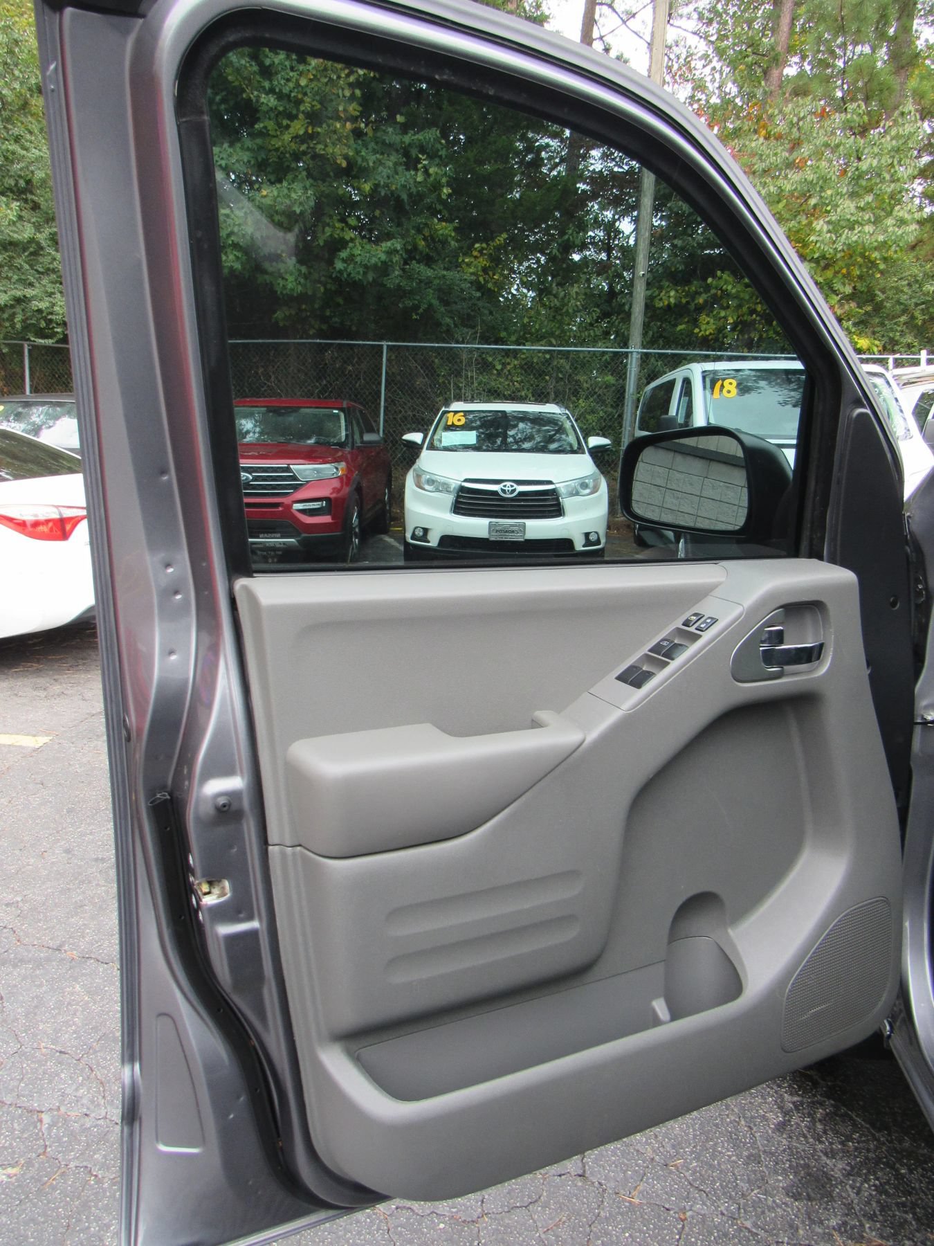 Used 2019 Nissan Frontier Desert Runner RWD image 10