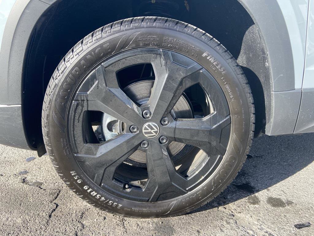 Used 2025 Volkswagen Taos SE image 17