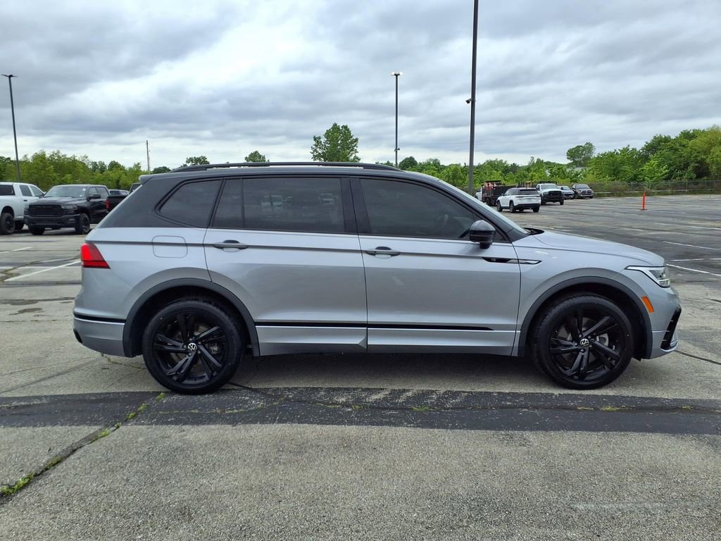 Used 2024 Volkswagen Tiguan SE R-Line FWD image 8