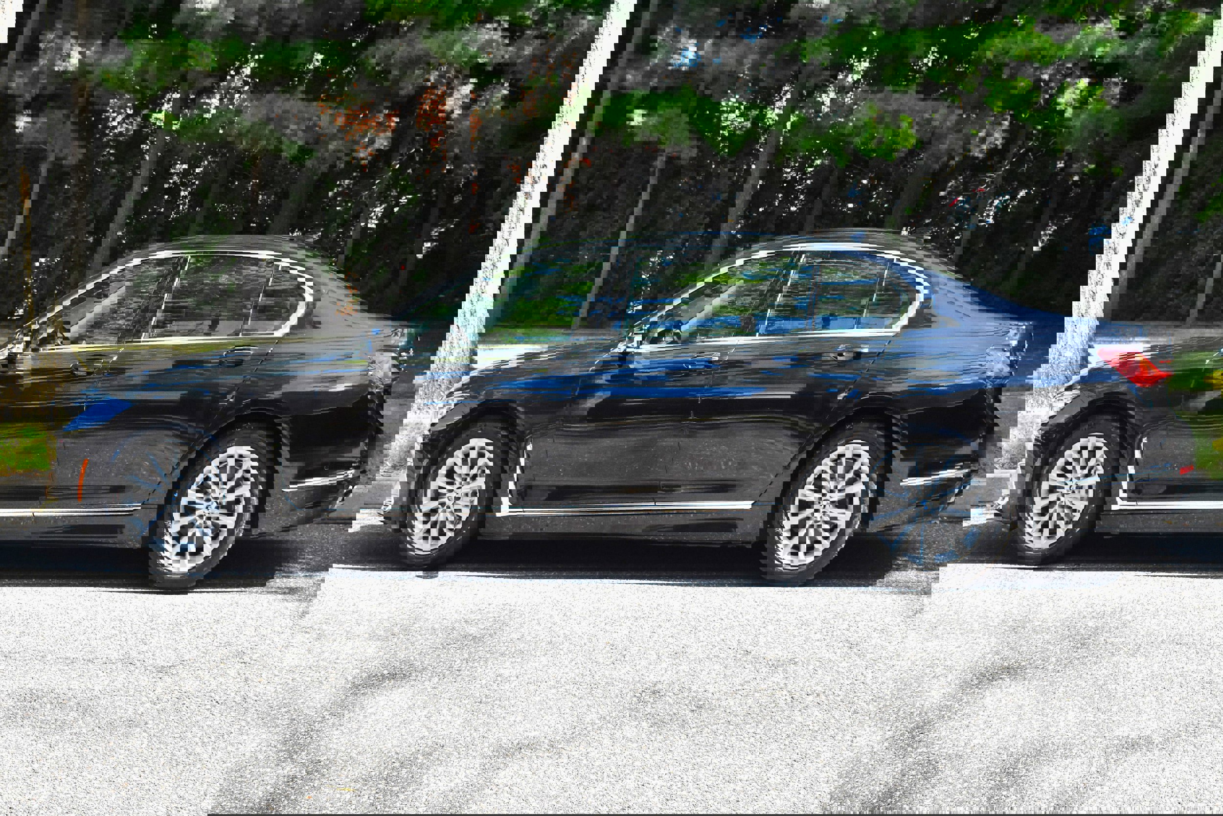 Used 2020 BMW 740i xDrive w/ Cold Weather Package image 4