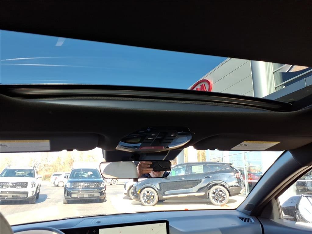 New 2025 Kia K4 GT-Line image 7