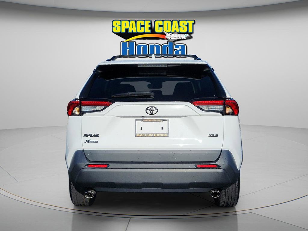 Used 2021 Toyota RAV4 XLE FWD image 4