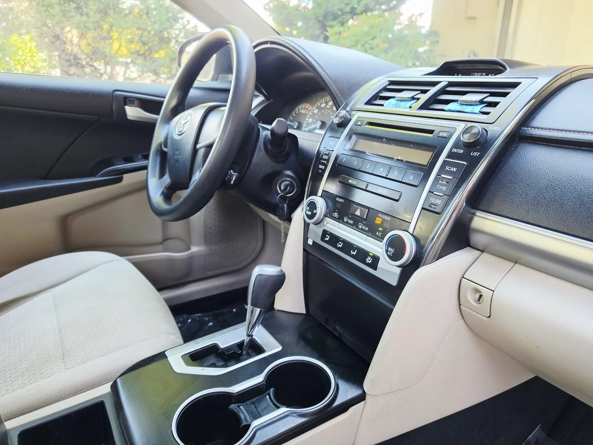 Used 2012 Toyota Camry FWD image 14