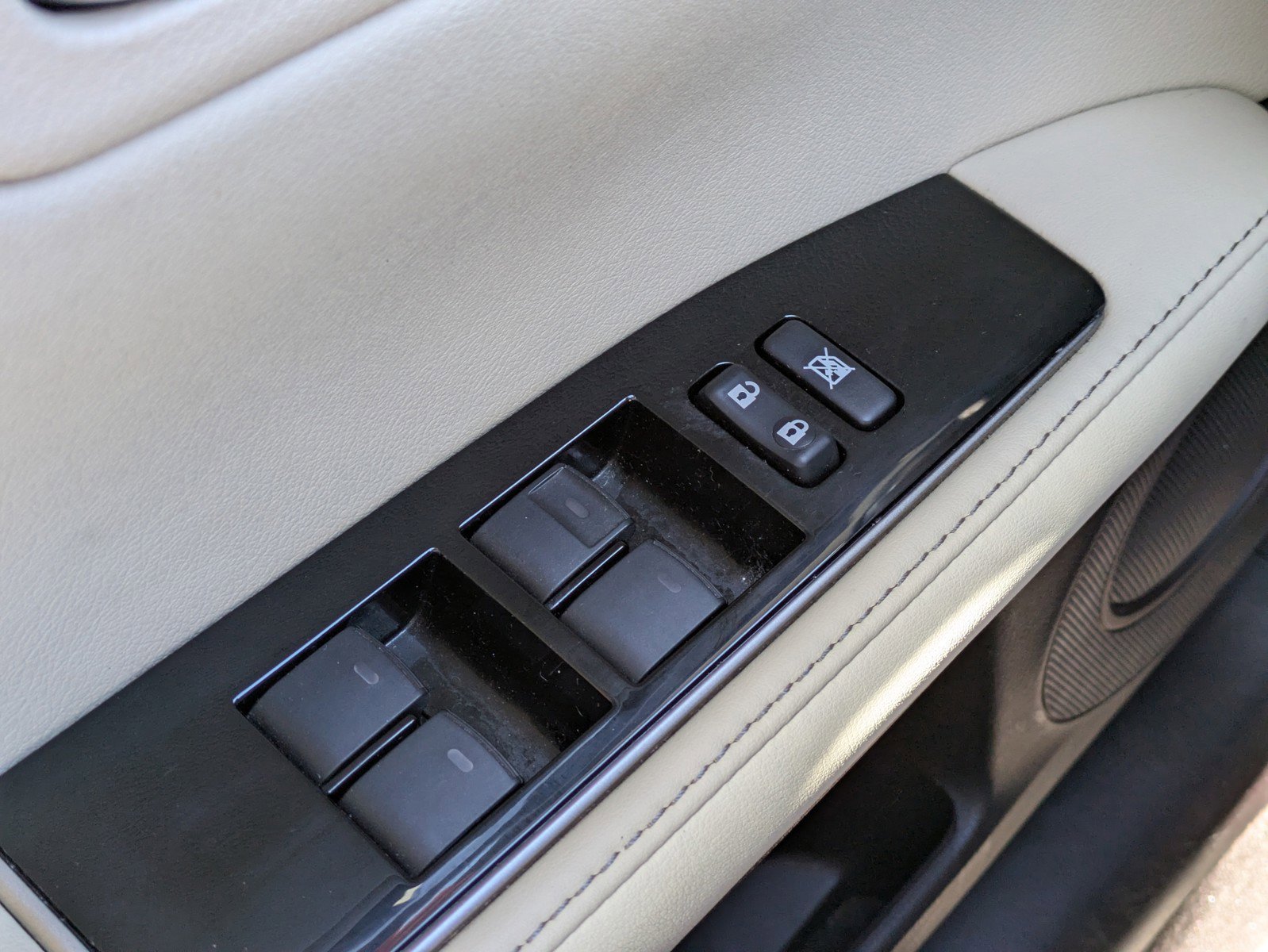 Used 2016 Lexus ES 350 w/ Luxury Package w/Wood Trim image 18