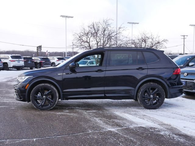 Certified 2024 Volkswagen Tiguan SE R-Line image 4