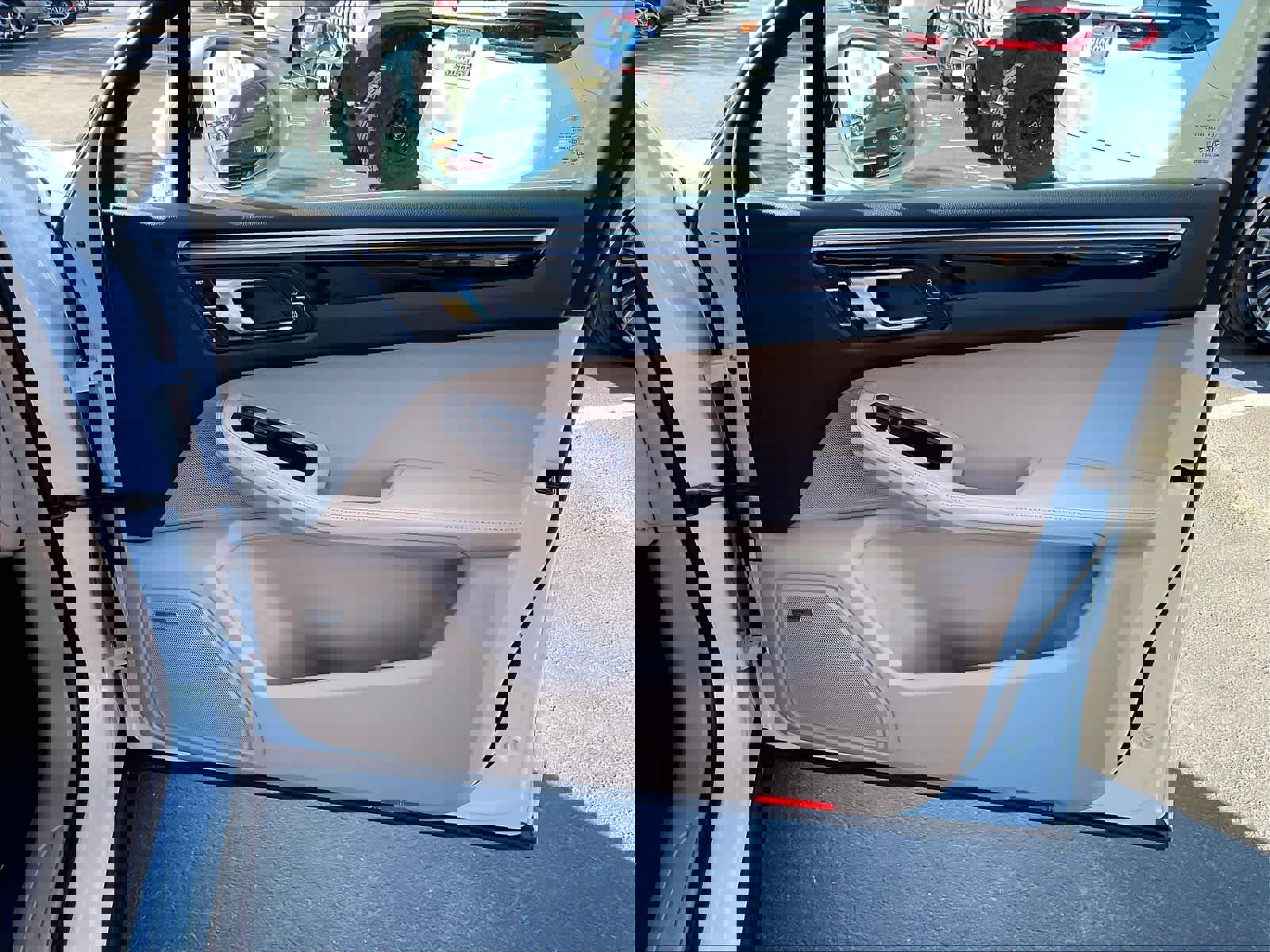 Used 2024 Porsche Macan image 26