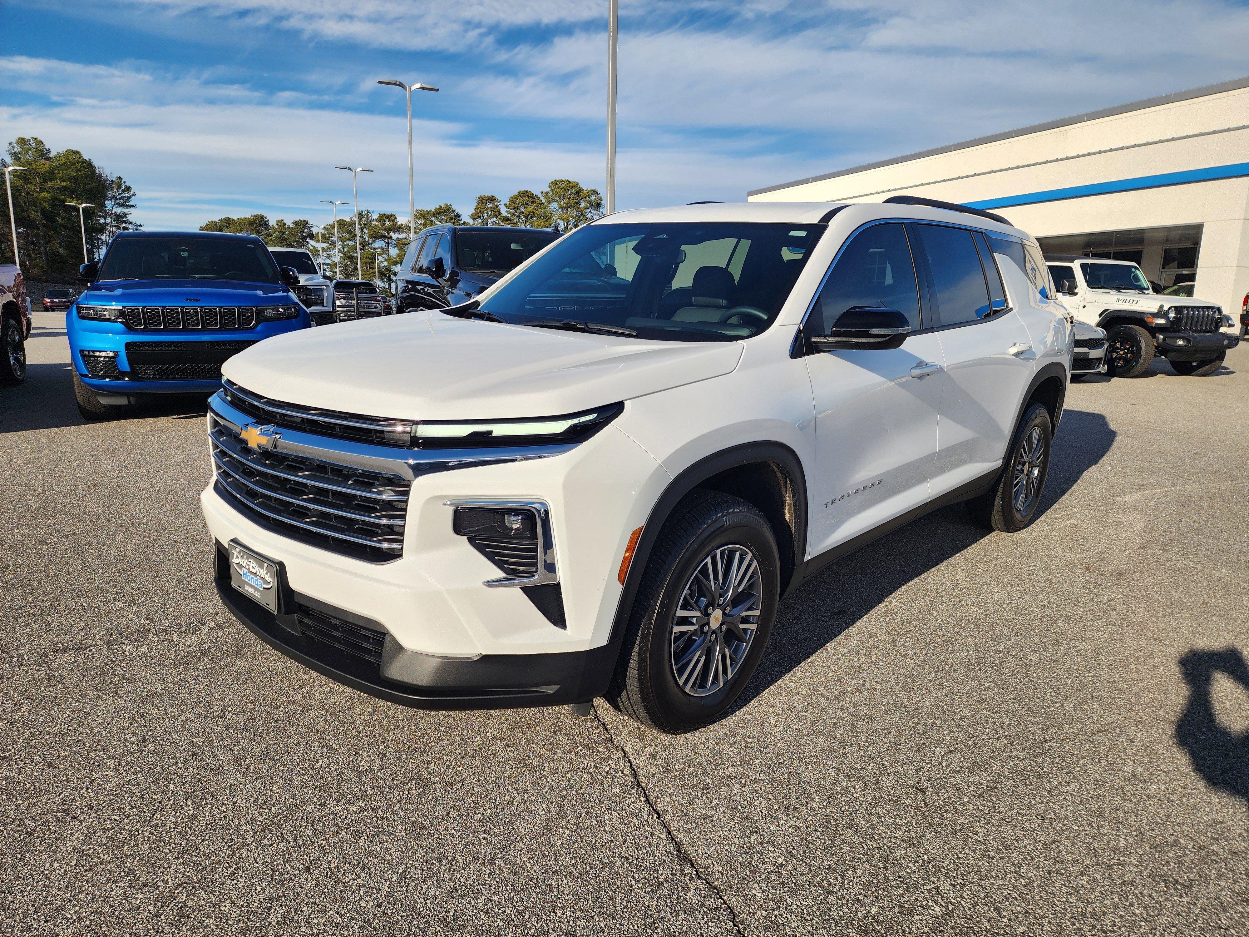 Used 2026 Chevrolet Traverse LT image 9