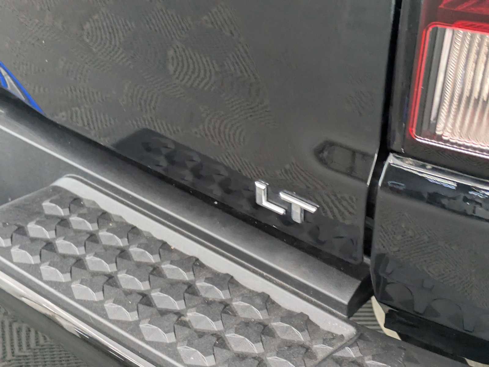 Used 2023 Chevrolet Colorado LT w/ LT Convenience Package AWD/4WD image 13