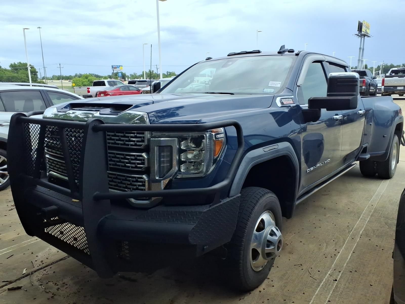 Used 2021 GMC Sierra 3500 Denali w/ Denali Ultimate Package AWD/4WD image 3