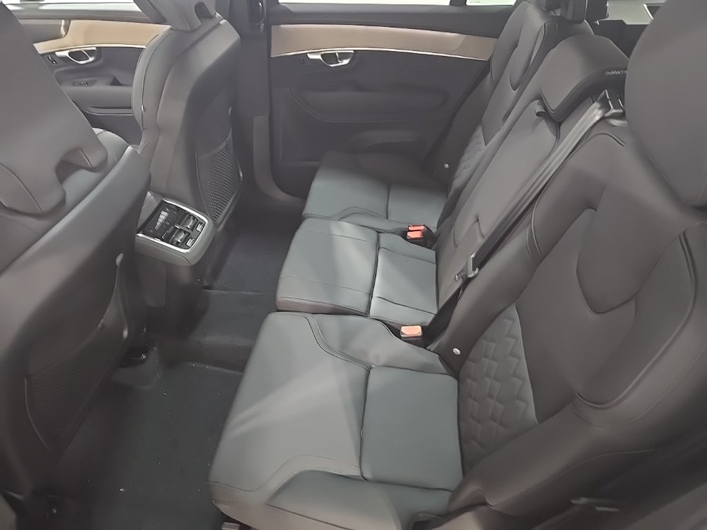 New 2026 Volvo XC90 B6 Plus w/ Protection Package Premier AWD/4WD image 21