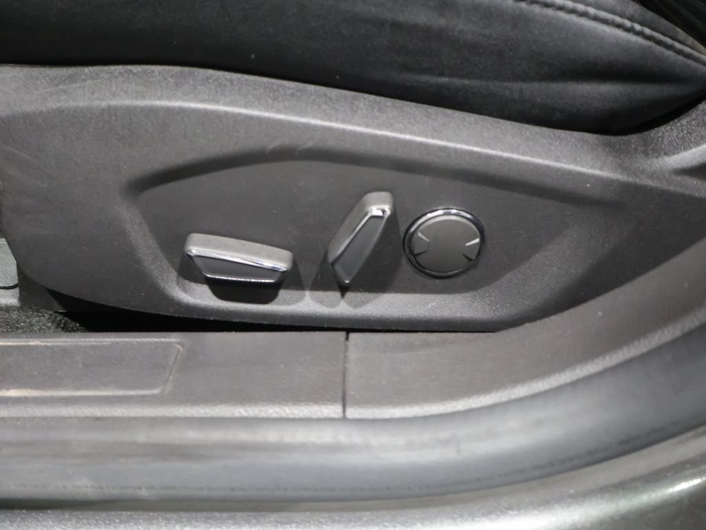 Used 2016 Ford Fusion SE FWD image 11