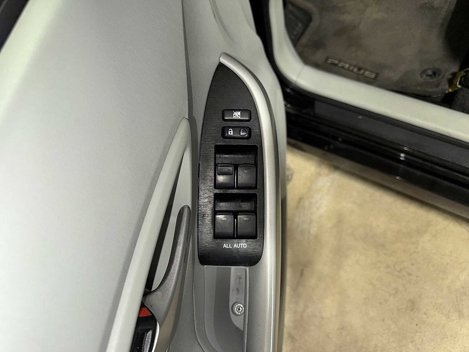 Used 2012 Toyota Prius Two image 22