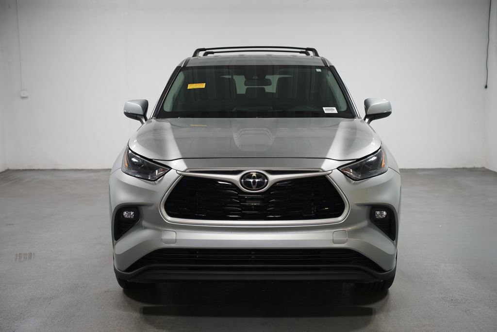 Used 2023 Toyota Highlander LE image 2