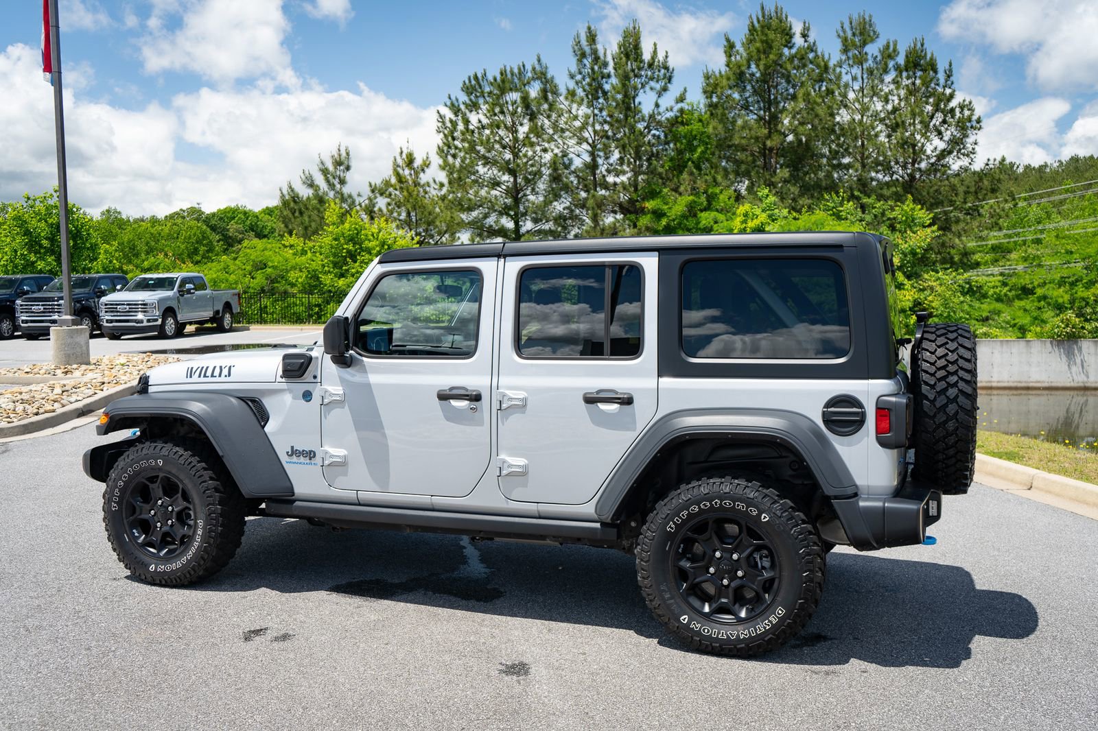 Used 2023 Jeep Wrangler Unlimited w/ Convenience Group AWD/4WD image 7