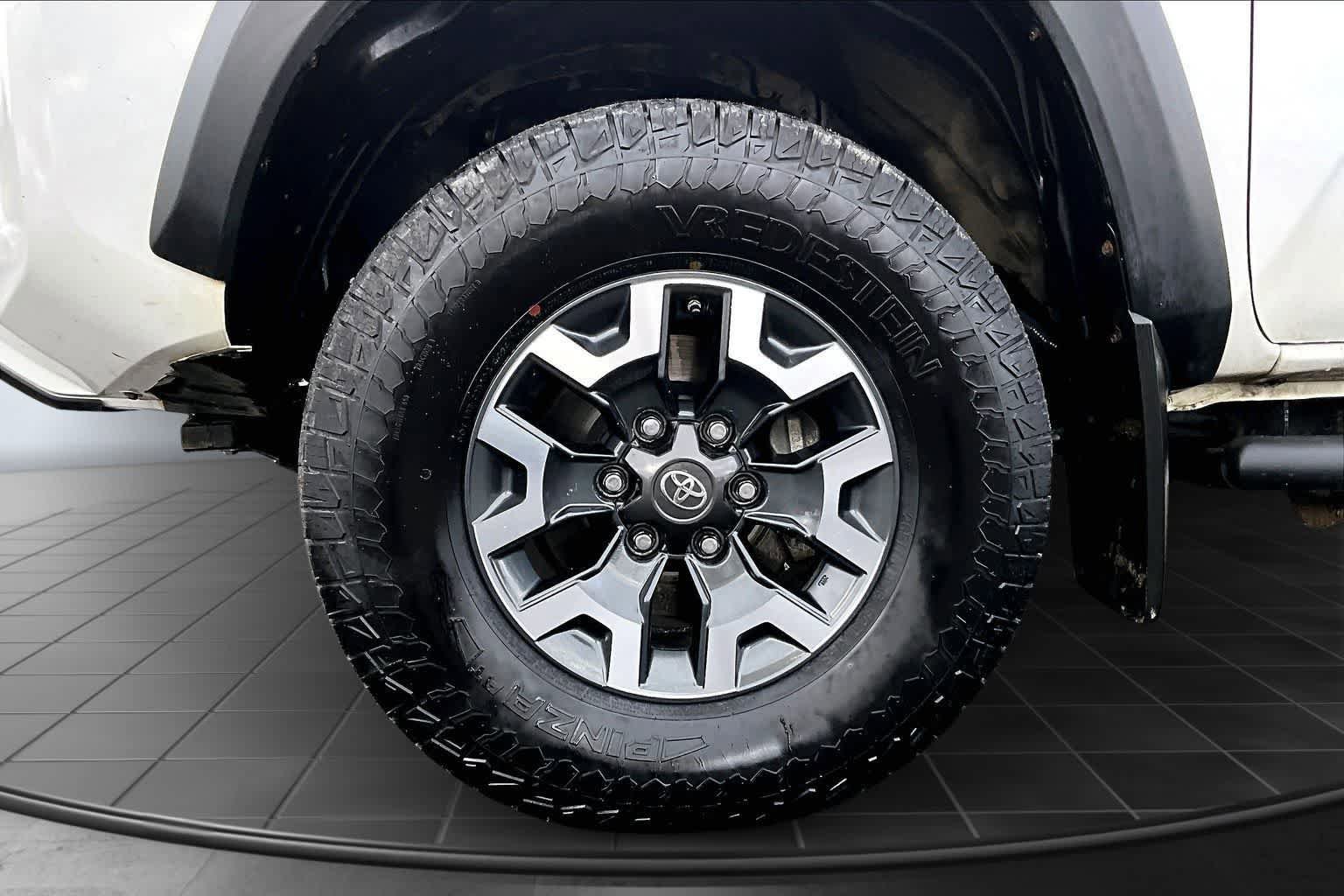 Used 2019 Toyota Tacoma TRD Off-Road image 8