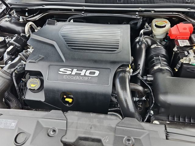 Used 2017 Ford Taurus SHO image 26