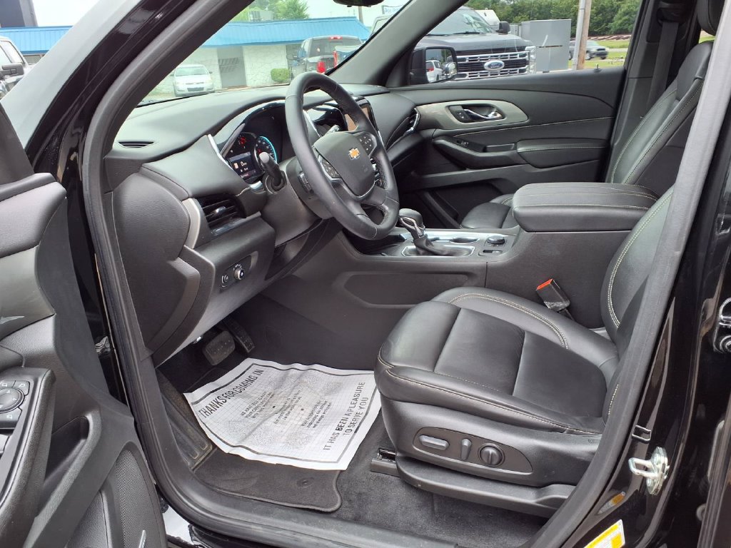 Used 2023 Chevrolet Traverse LT w/ LT Premium Package FWD image 13