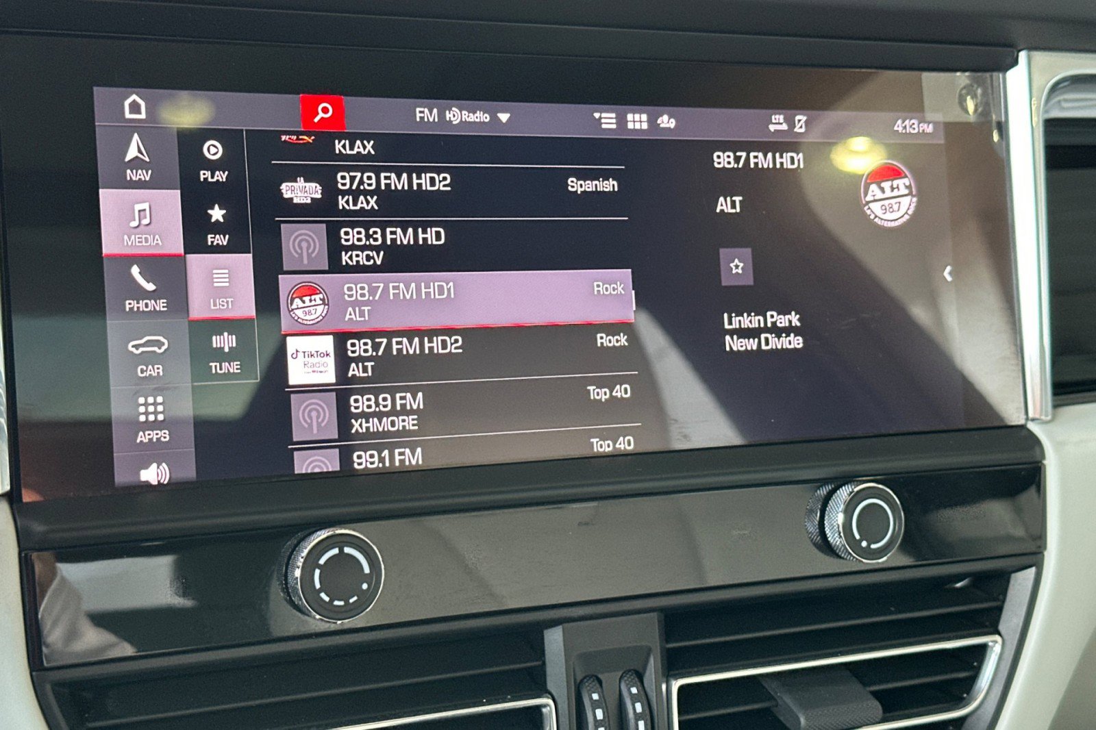 Certified 2025 Porsche Macan S image 18