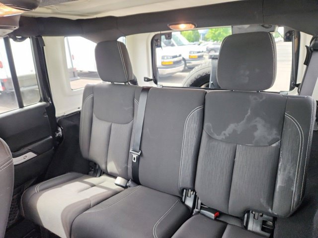 Used 2018 Jeep Wrangler Unlimited Sahara AWD/4WD image 38