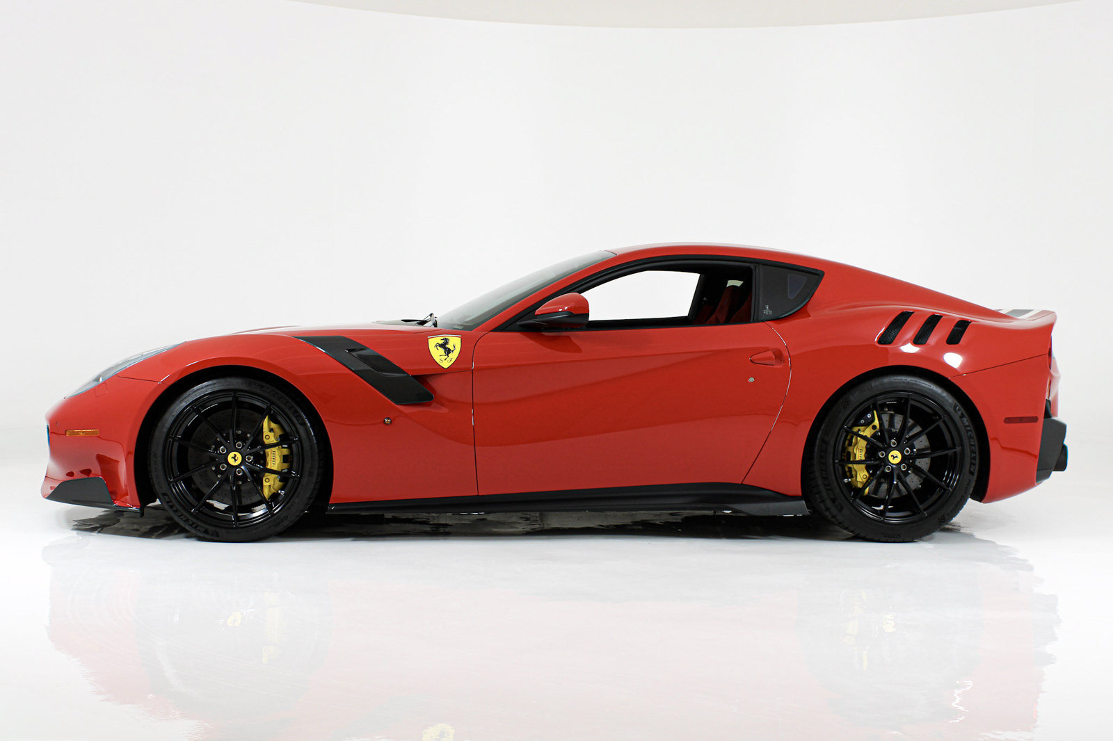 Used 2017 Ferrari F12tdf RWD image 4
