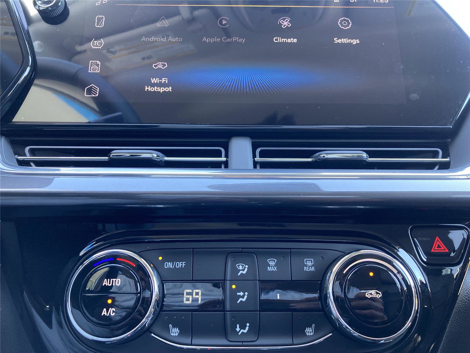 New 2026 Chevrolet Trax ACTIV w/ Driver Confidence Package image 34