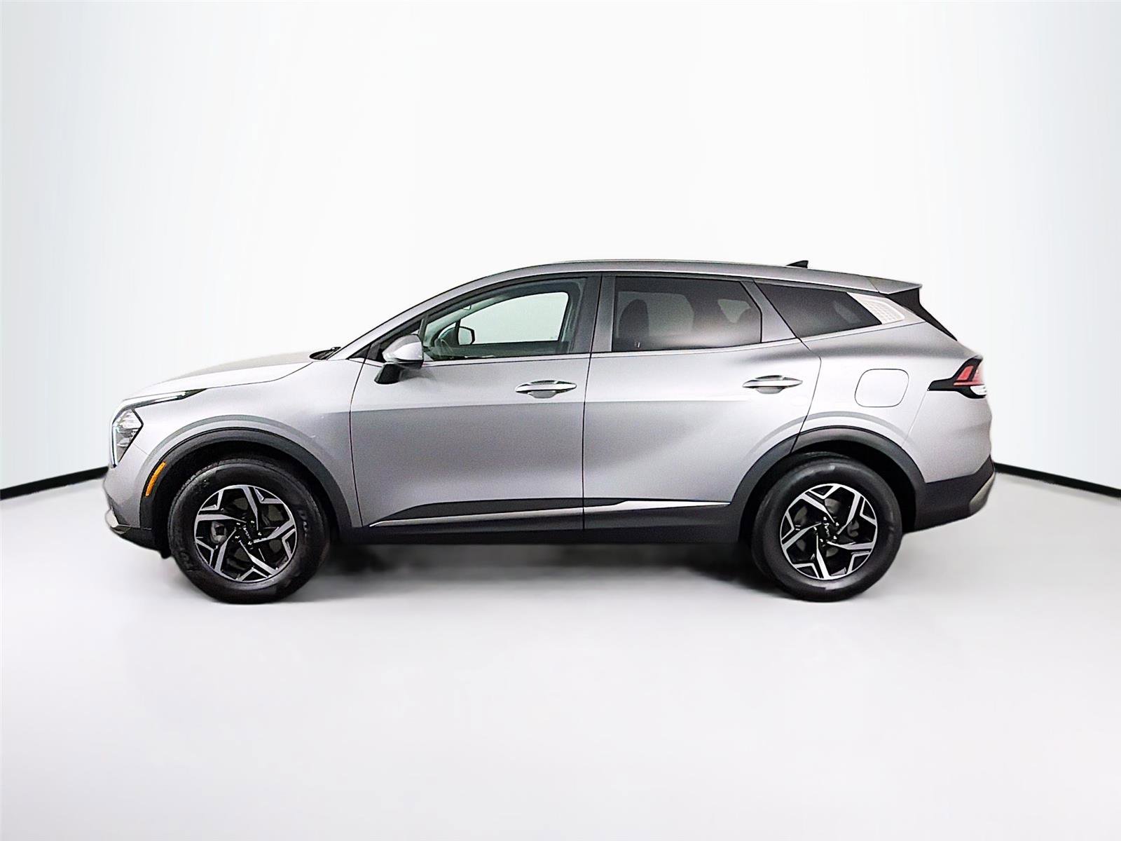 Used 2023 Kia Sportage LX image 4