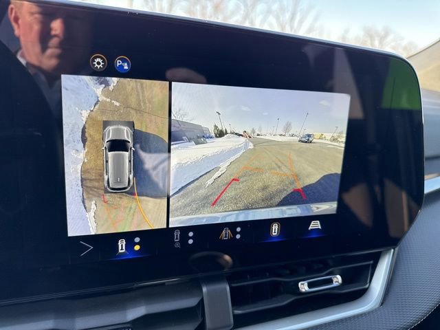 Used 2025 Chevrolet Equinox LT w/ Safety and Technology Package image 35