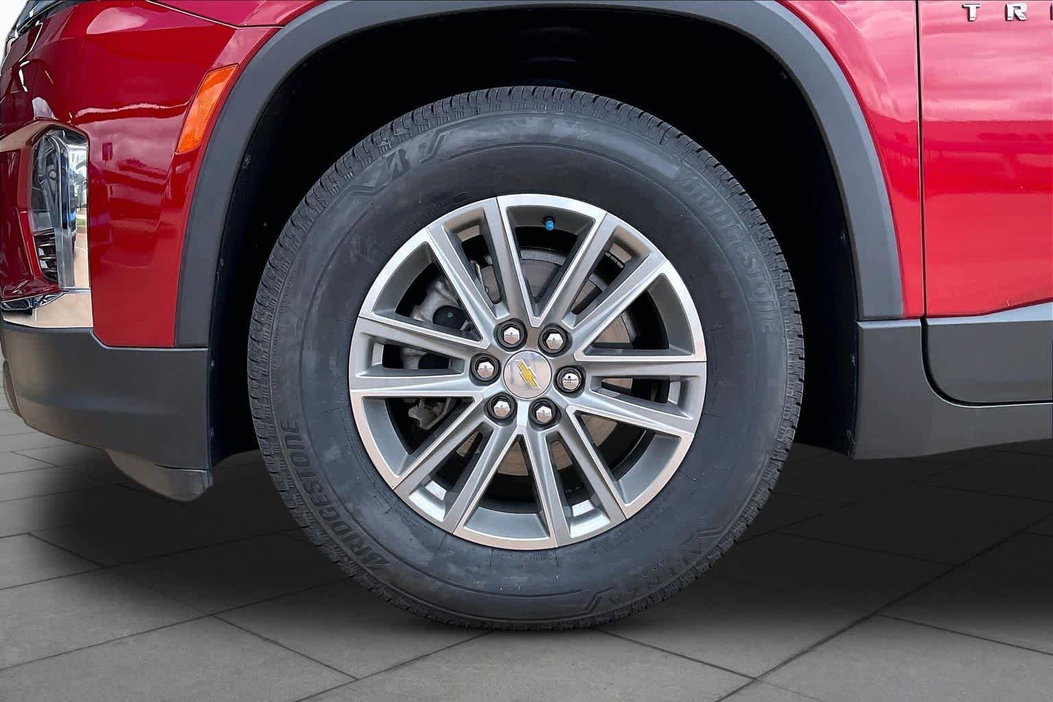Used 2023 Chevrolet Traverse LT FWD image 10