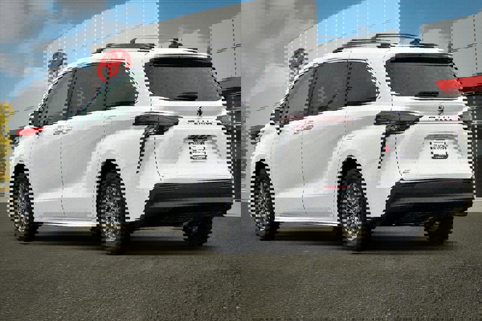 Used 2025 Toyota Sienna LE w/ LE Plus Package image 5