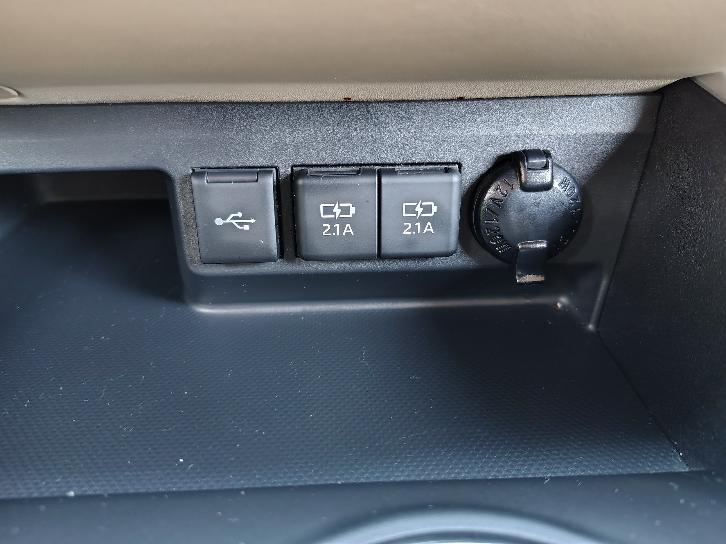 Used 2020 Toyota Highlander XLE AWD/4WD image 39