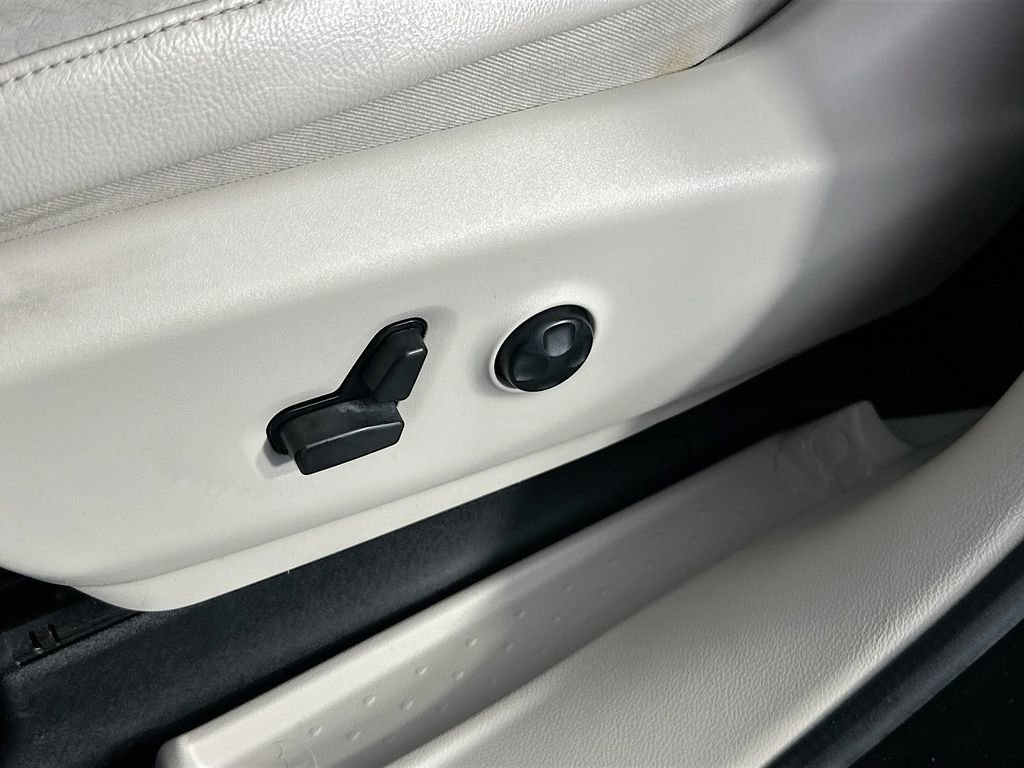 Used 2021 Chrysler Pacifica Touring-L image 18