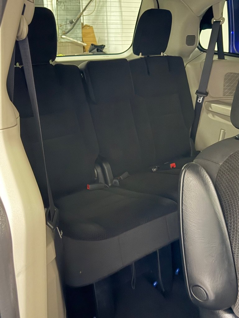 Used 2018 Dodge Grand Caravan SE w/ UConnect Hands-Free Group FWD image 11