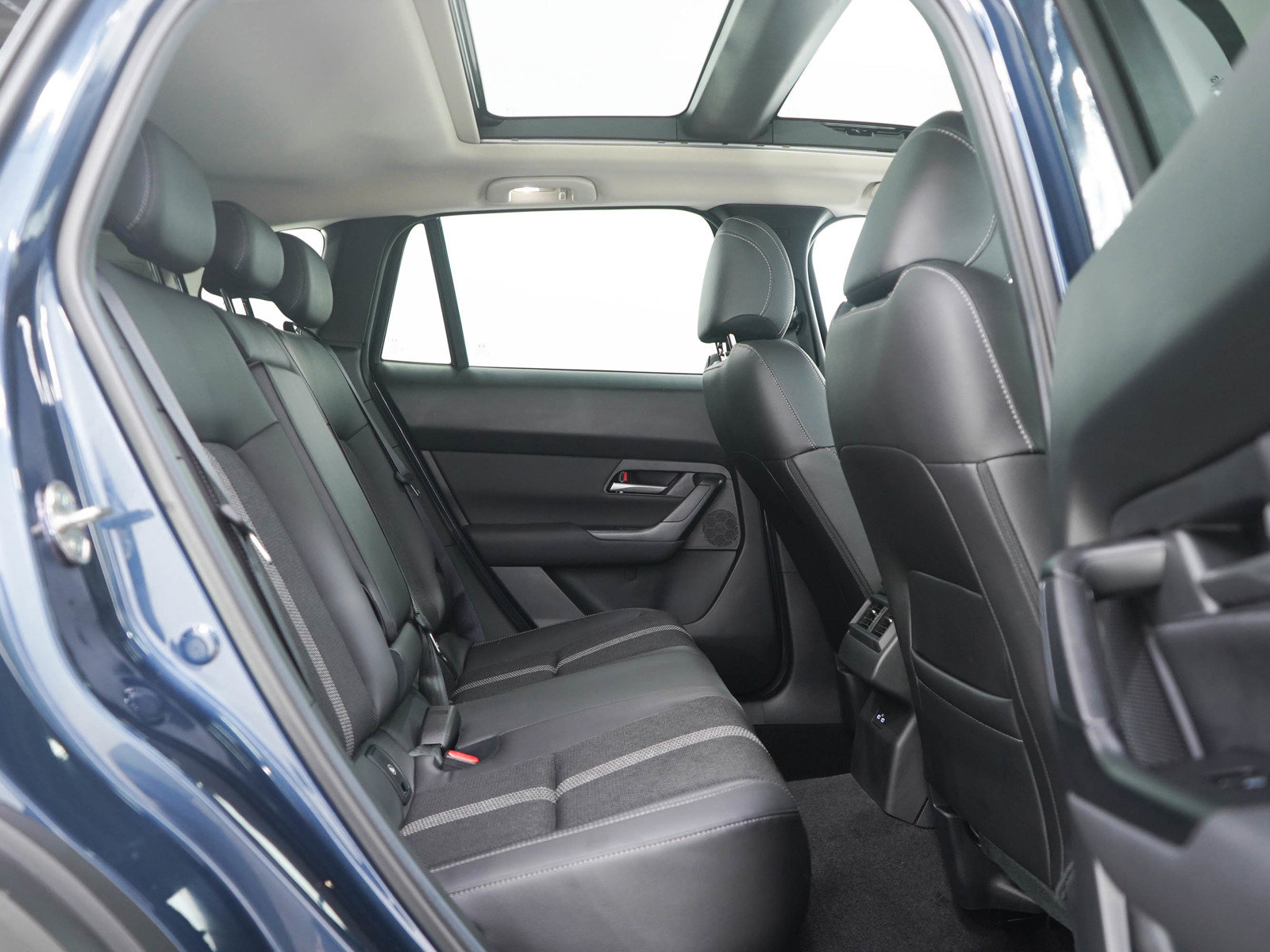 Used 2025 MAZDA CX-50 AWD 2.5 S w/ Premium Package image 12