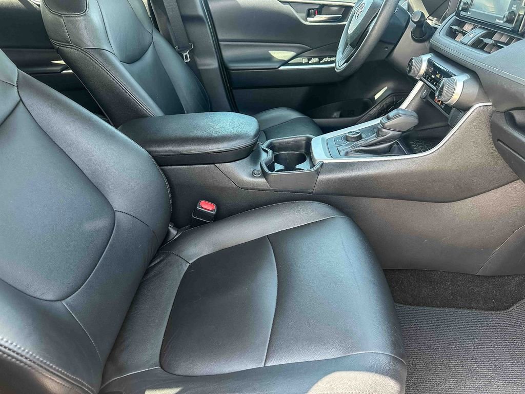 Used 2020 Toyota RAV4 XLE w/ Convenience Package image 23