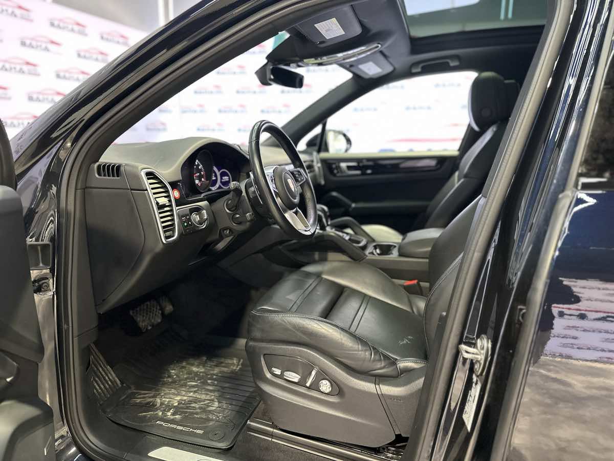 Used 2021 Porsche Cayenne image 43