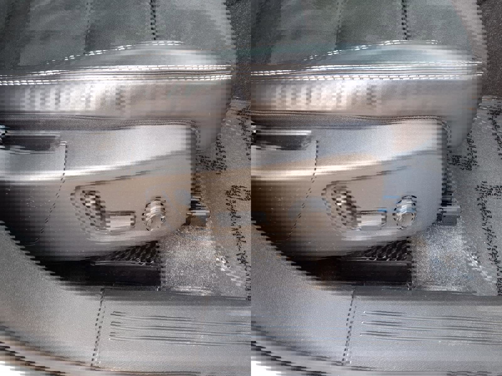 Used 2022 Volvo XC40 T5 R-Design w/ Advanced Package image 12