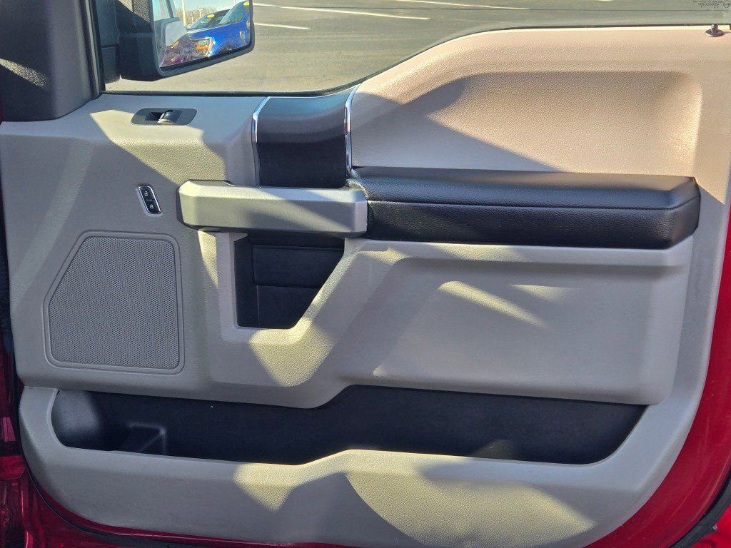 Used 2016 Ford F150 XLT image 6