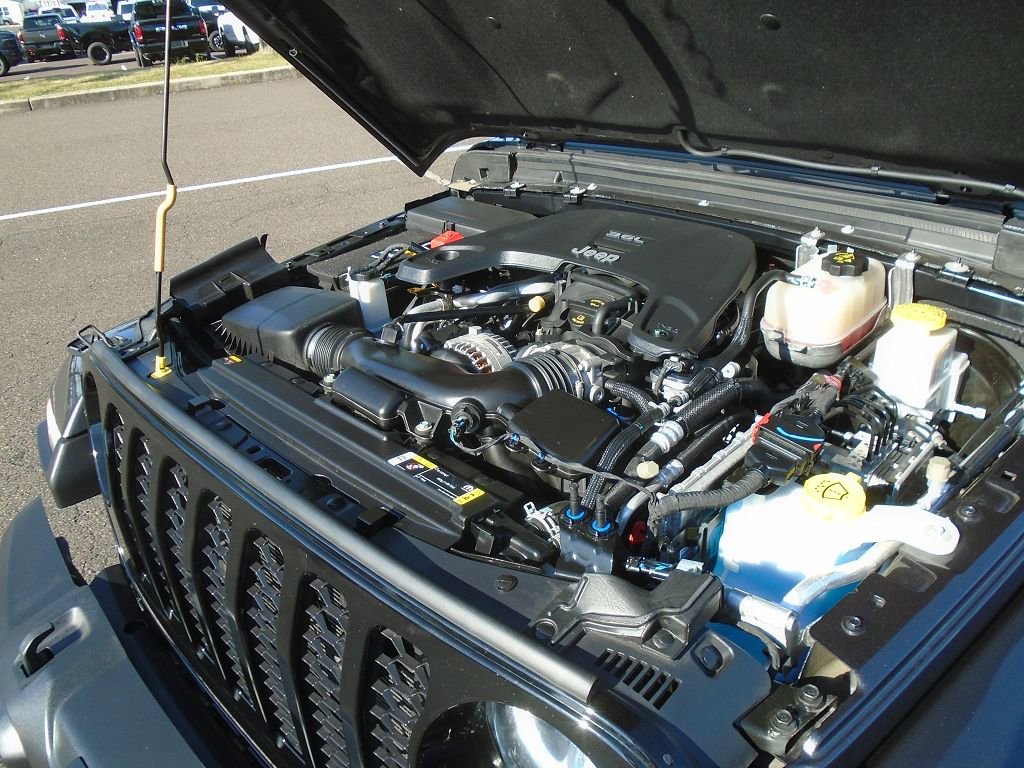 Certified 2021 Jeep Gladiator Willys image 18