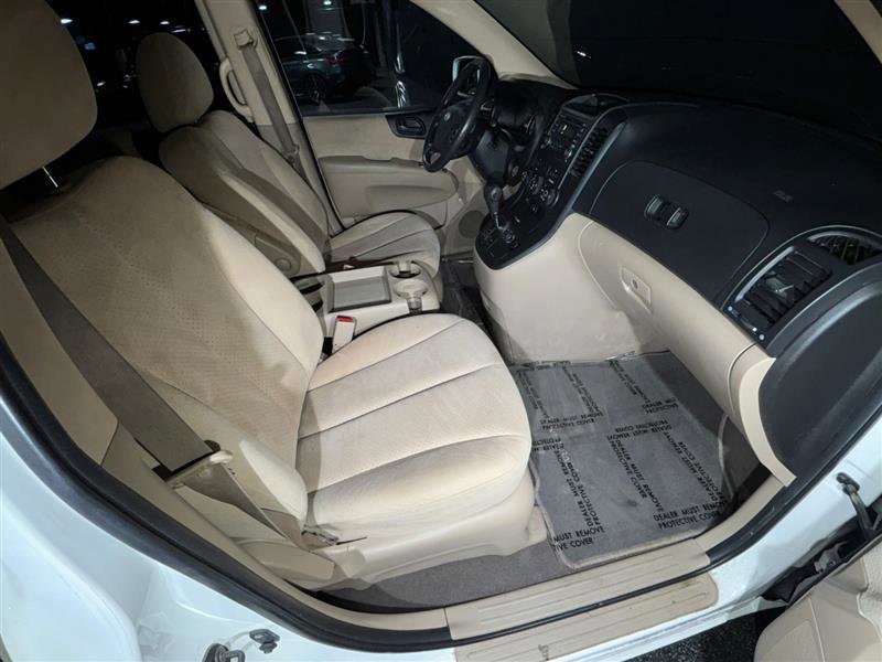 Used 2008 Hyundai Entourage image 15