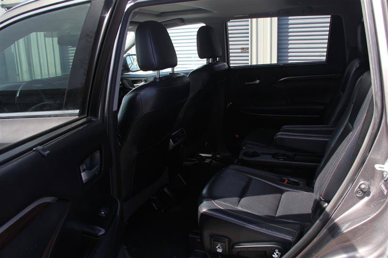 Used 2014 Toyota Highlander Limited FWD image 24