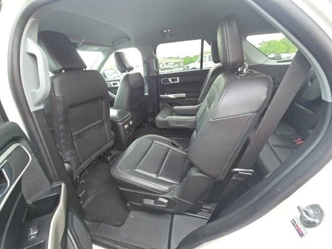 Used 2022 Ford Explorer XLT w/ Equipment Group 202A AWD/4WD image 13