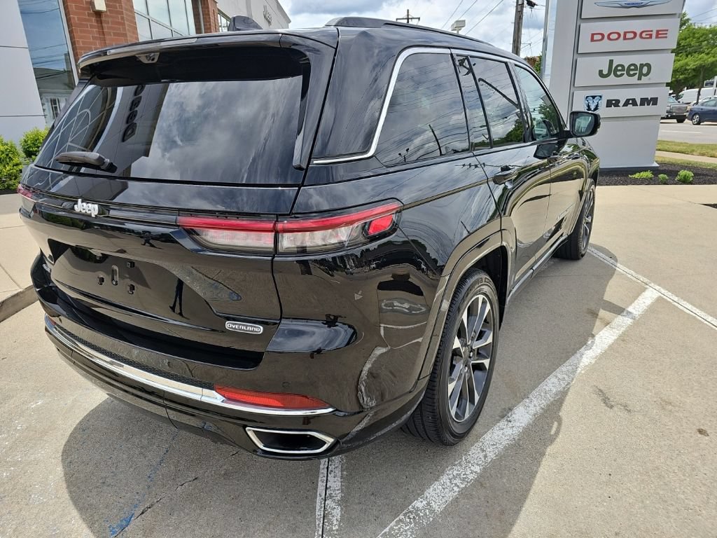 Certified 2024 Jeep Grand Cherokee Overland w/ Luxury Tech Group IV AWD/4WD image 13