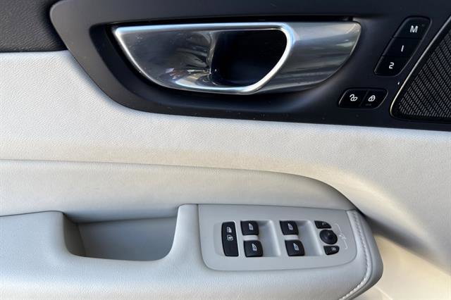 Certified 2023 Volvo XC60 T8 Ultimate image 10