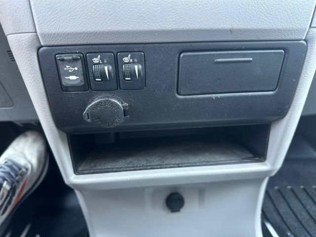 Used 2015 Toyota Sienna XLE w/ XLE Navigation Package FWD image 23