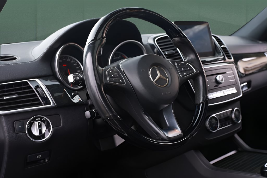 Used 2018 Mercedes-Benz GLE 43 AMG 4MATIC w/ Night Package image 21