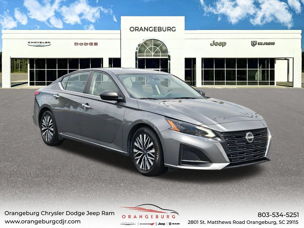 Used 2024 Nissan Altima 2.5 SV