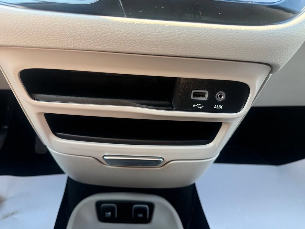 Used 2020 Chrysler Pacifica Touring w/ Advanced Safetytec Group FWD image 21