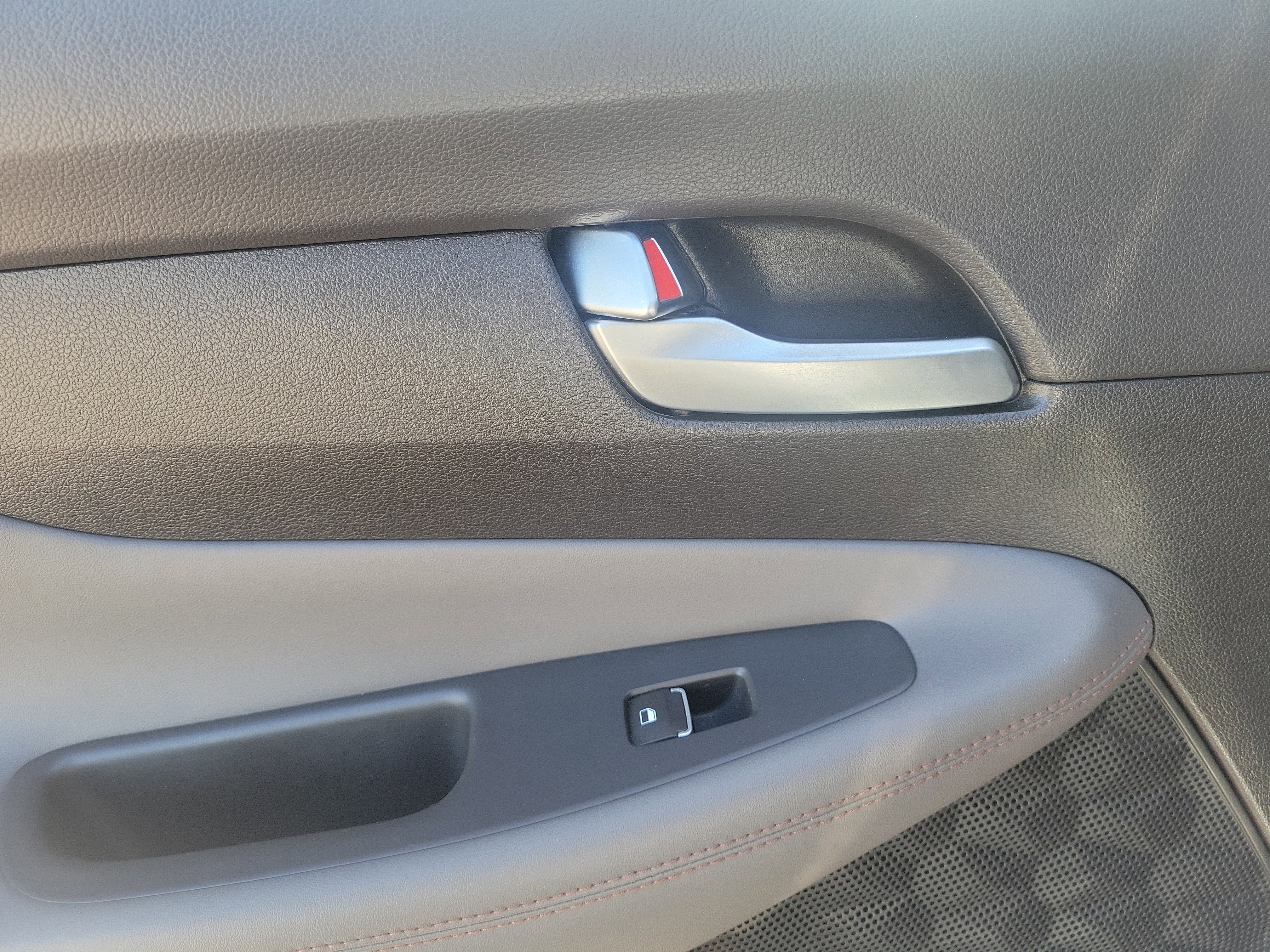 Used 2020 Hyundai Santa Fe SEL w/ Convenience + Premium Package image 22